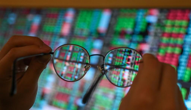 台股早盤一度跌逾250點 台積電股價創5個月來新低