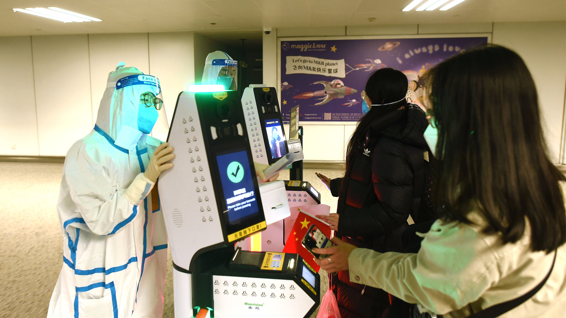 第五架接返自烏克蘭撤離中國公民航班抵達鄭州