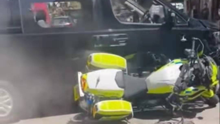 有片｜西九龍交通部警員大角咀遭客貨車撞倒受傷