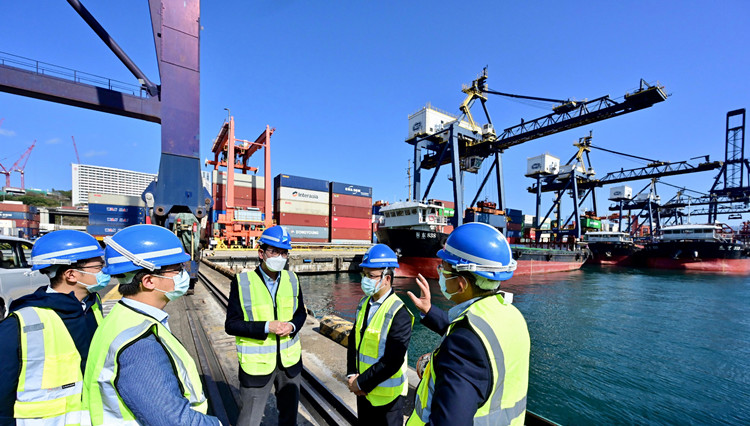 內地供港45萬盒中成藥逾8200萬個口罩 已陸續派發有需要人員