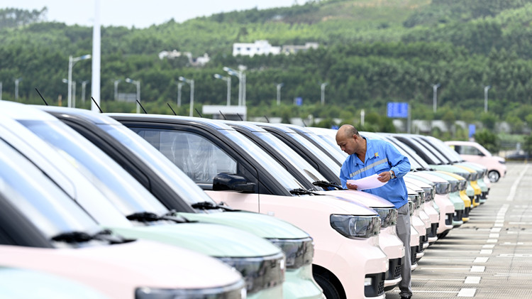 2月內地汽車產銷量同比穩步增長
