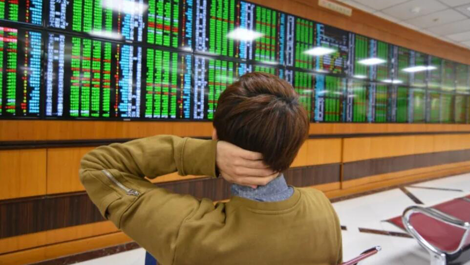 A股三大指數跌逾2% 專家料將發起防守反擊