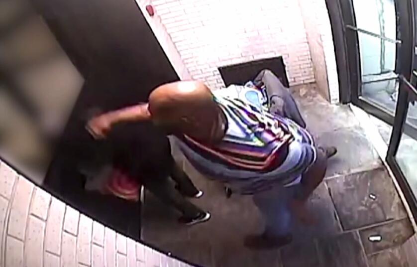 美國黑人男子襲擊六旬亞裔婦 揮拳狂毆125拳被捕