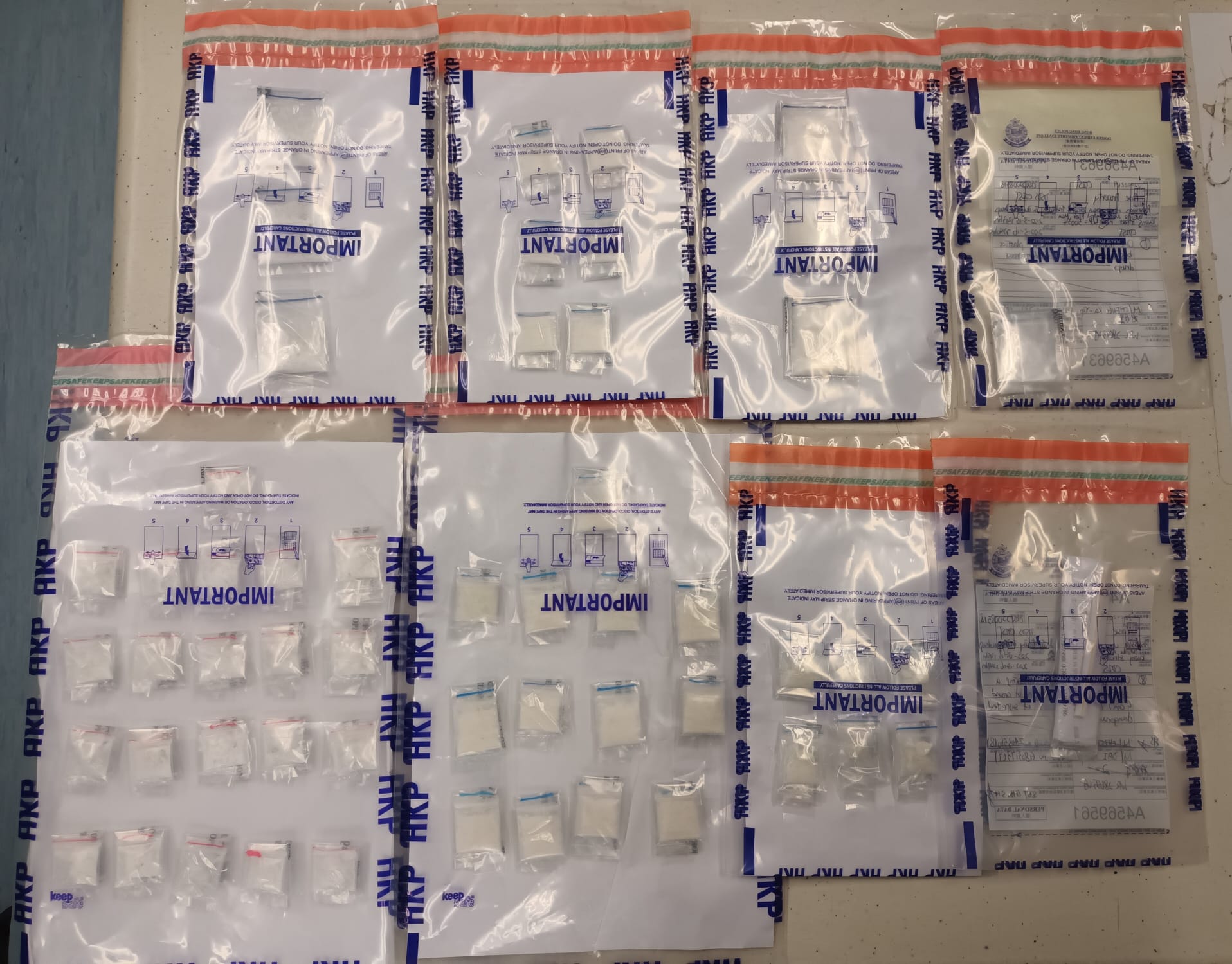 警方檢獲市值約5.2萬元毒品 一司機及乘客被捕