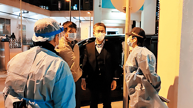 警隊組160人協助圍封強檢 蕭澤頤到場探訪支持