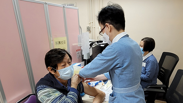 港人接種欲下降難破95% 專家指約30萬長者是缺口