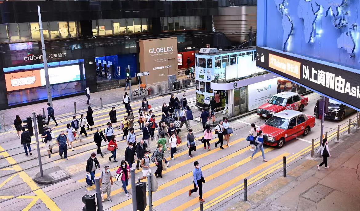 【港事快評】精準防控咬牙撐 守得雲開見日出