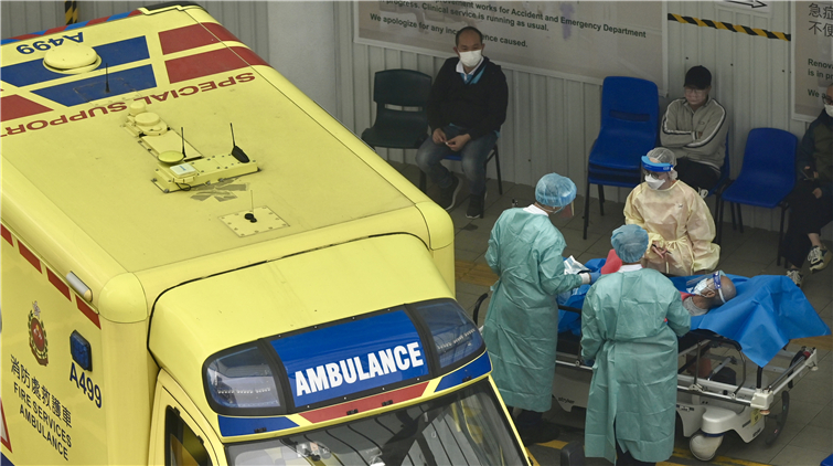 【港事快評】全力以赴戰疫情 政務官要向紀律部隊學習