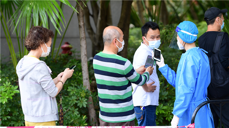 深圳福田封控區一女子違反居家隔離規定被警方依法行政拘留