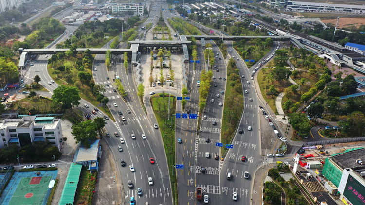 深圳有序恢復社會生活 公交地鐵全面運行
