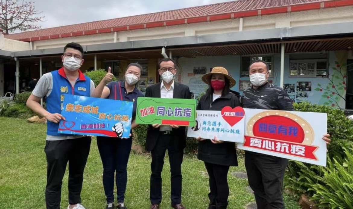 立會議員深入鄉郊 為村民安排外展接種