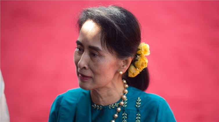 昂山素姬因與確診病例密切接觸被隔離 缺席庭審