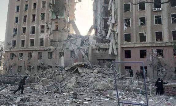 烏克蘭尼古拉耶夫市一政府行政大樓遭炮擊 至少9人受傷