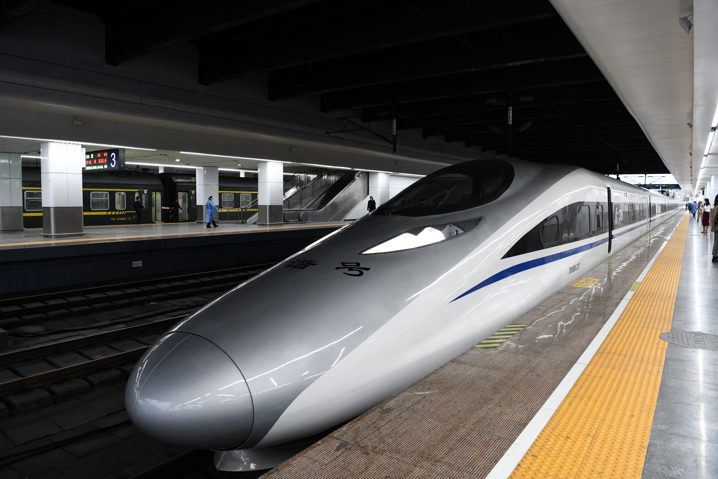 進出深圳新規定！清明鐵路出深需持紫碼  抵深需做落地核酸