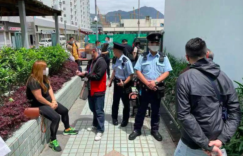 警方開展打擊非法街頭賭博行動 拘4人