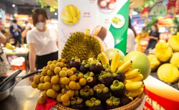 泰國水果首次通過中老鐵路運往中國