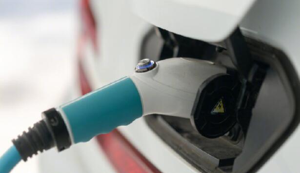 比亞迪3日宣布停止燃油汽車整車生產