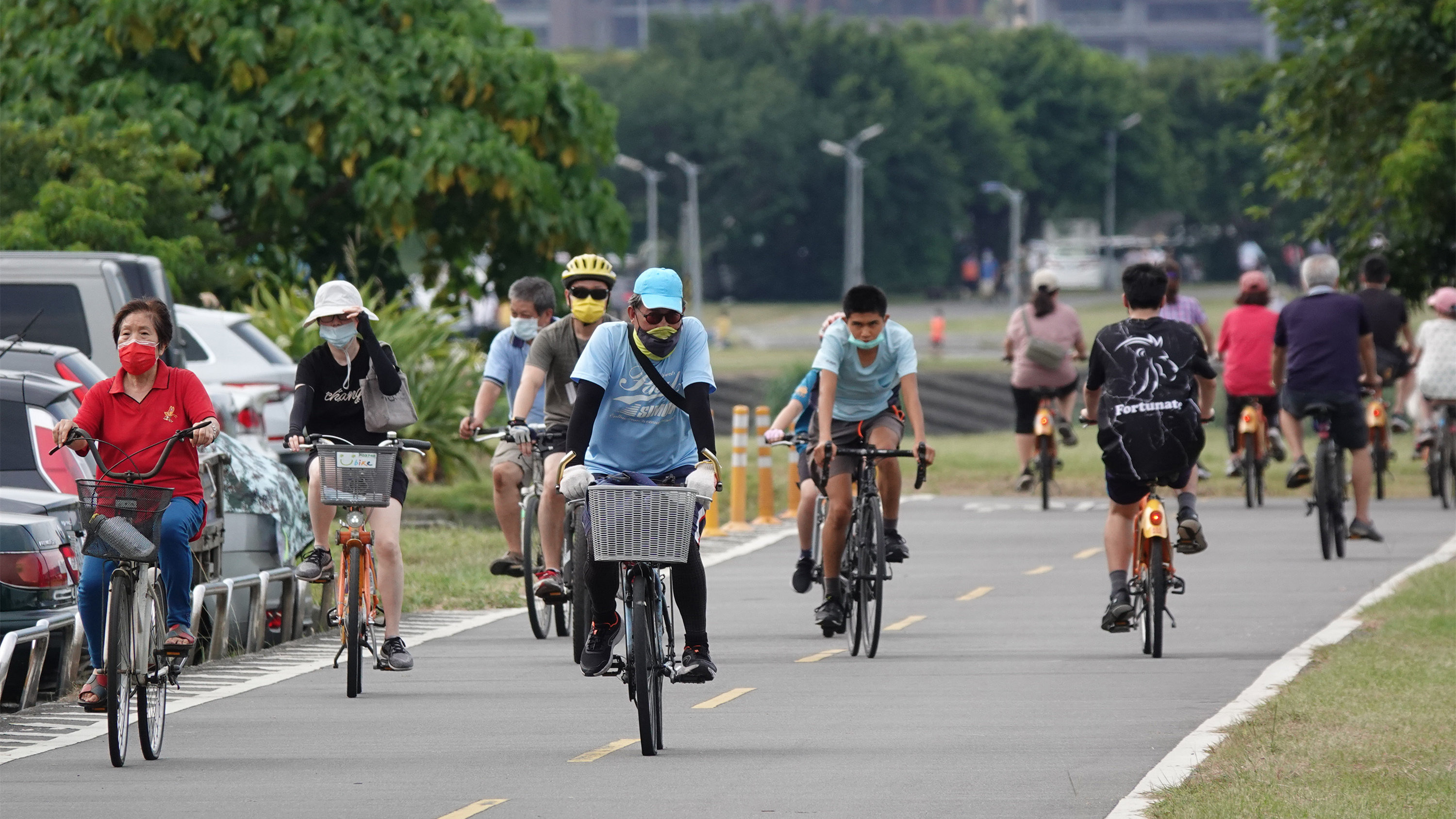 台灣13日新增933例新冠肺炎確診病例