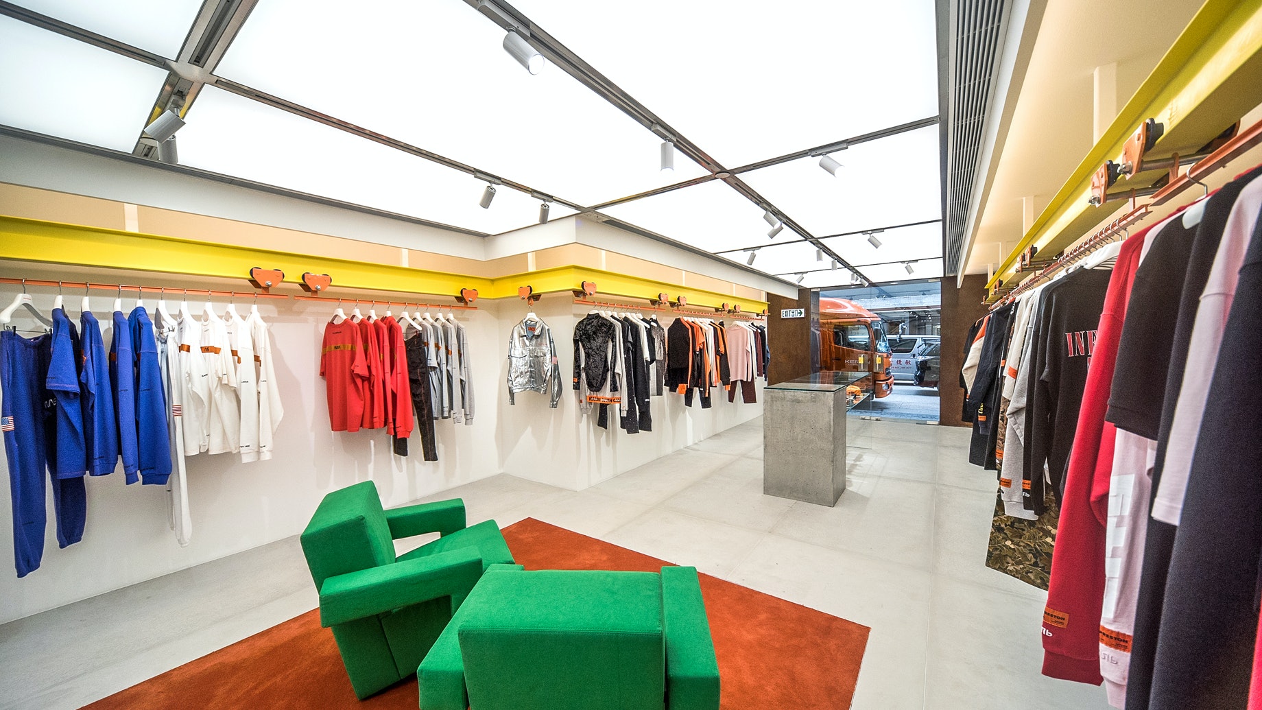 永嘉業績：高級時裝零售首季按年跌逾兩成