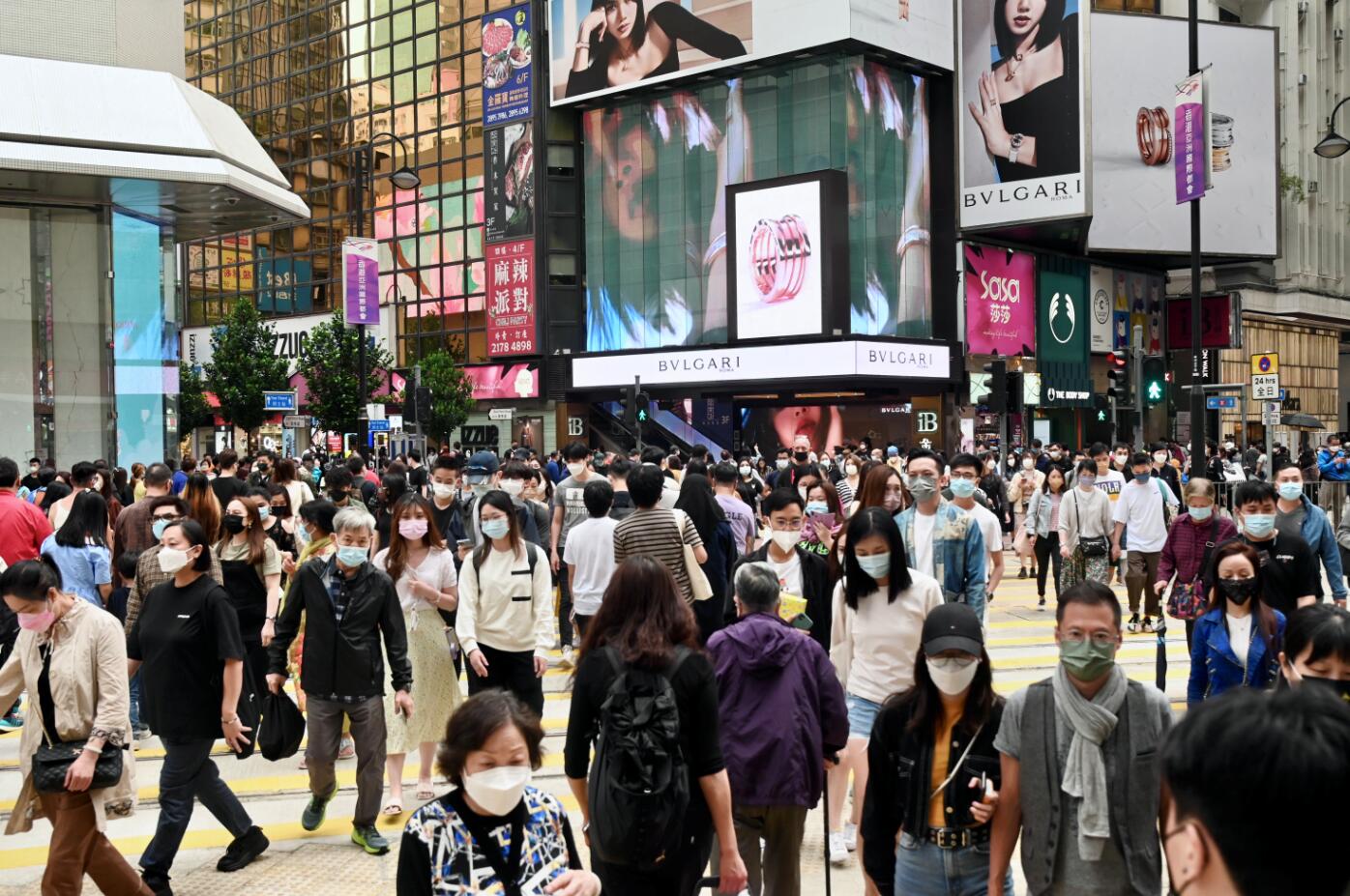 長假人頭湧湧 疫情風險重重