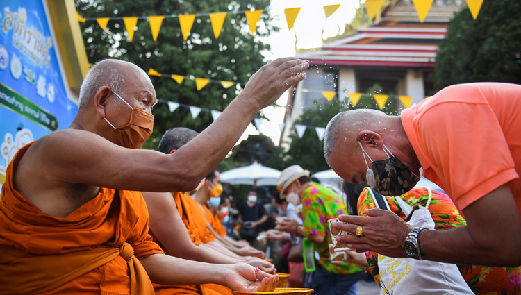 泰國宋干節7天假期發生1917起交通事故 致278人死亡