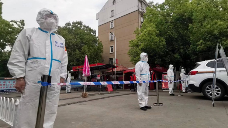 逃避檢查！兩人躲藏車後備箱從外省返回廬江被罰