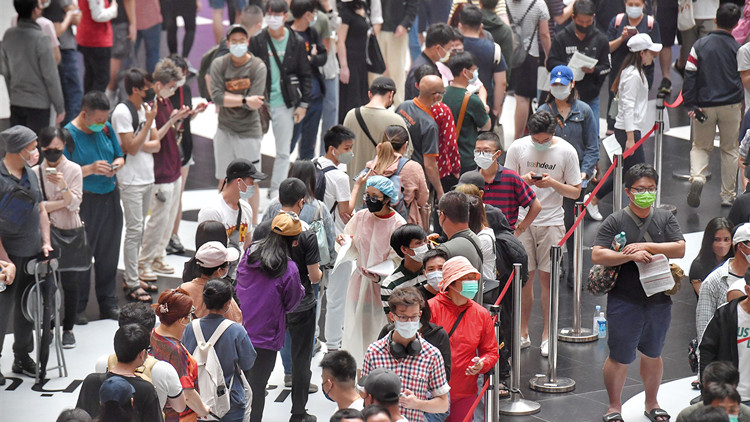 台灣26日新增新冠肺炎本地病例6295例 創單日新高