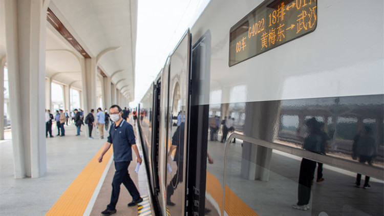 全國鐵路五一小長假運輸啟動 列車繞行繞避風險地區