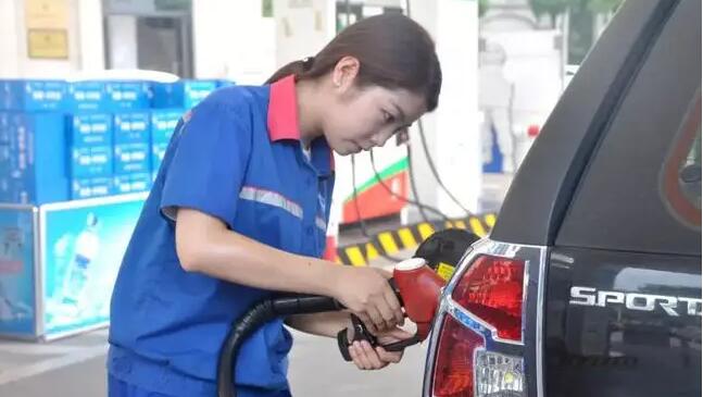 五一假期前油價迎來調整：95號汽油或重返「9元時代」