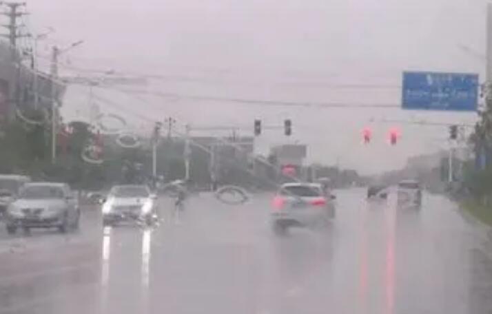 「五一」假期華南現暴雨及罕見低溫 北方大部明顯升溫