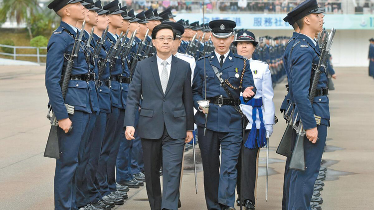 【李家超履歷】從見習督察到當選特首