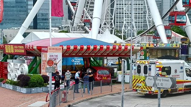 中環私家車失控衝入遊樂場 七旬男司機受傷