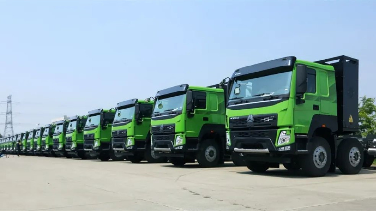 中國重汽成都商用車100輛純電動渣土車批量交付