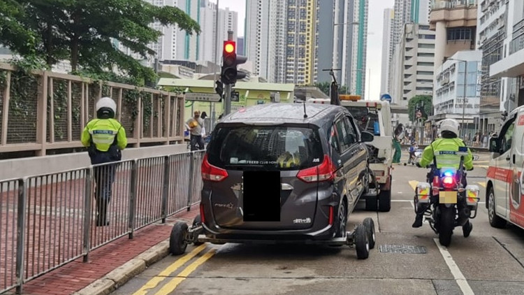 西九龍打擊交通黑點 警方拖走28車派逾5千張罰單