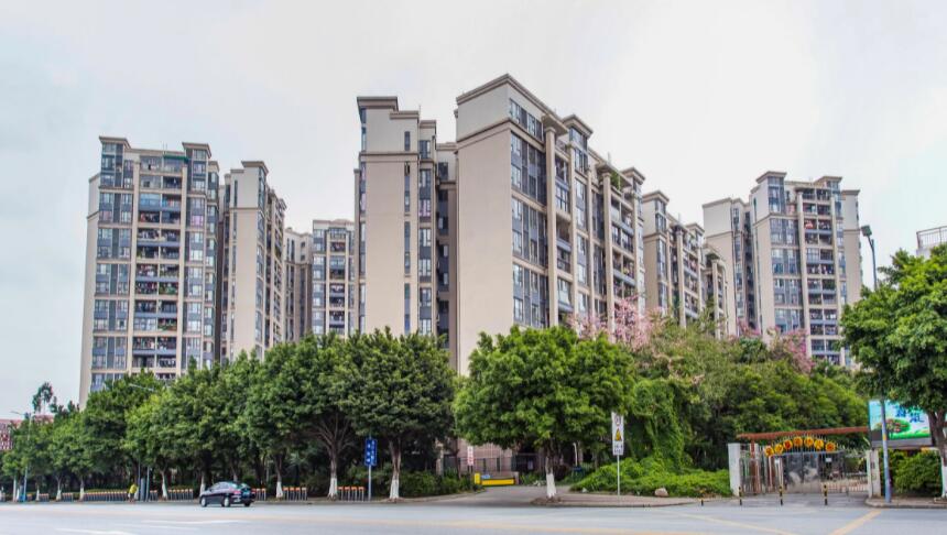 百強房企前5月銷售大縮水 6成零拿地