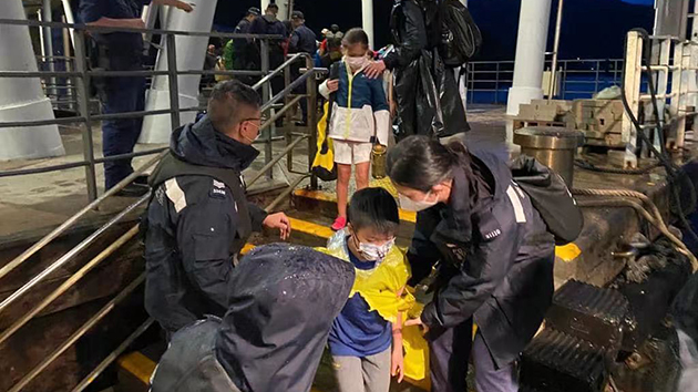 紅雨被困西貢海下 水警輪救出49師生