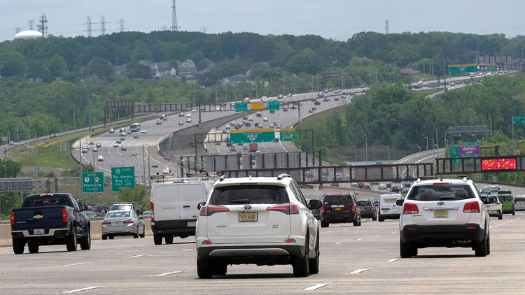 美國汽車協會：全美汽油平均零售價首達5美元水平