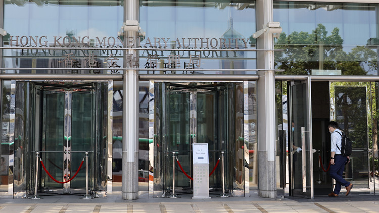 港匯再觸弱方 金管局買入近44億港元