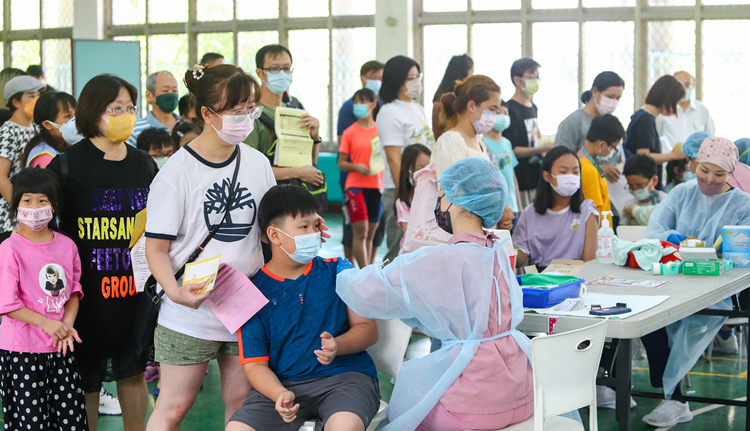 台灣18日新增本土病例53643例 增死亡181例