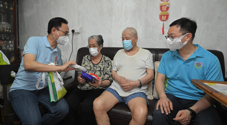 公務員事務局義工隊夥愛羣義工團訪漁光村長者