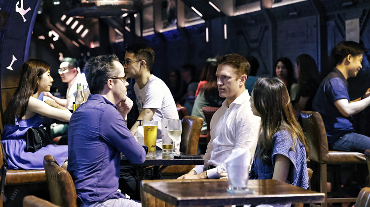 昨錄1276確診連續4日破千宗 年輕人染疫急增佔逾半