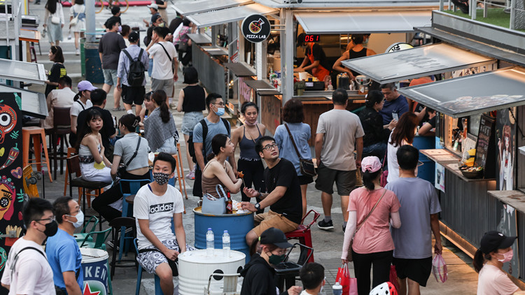 台灣23日新增本土病例48283例 166人死亡