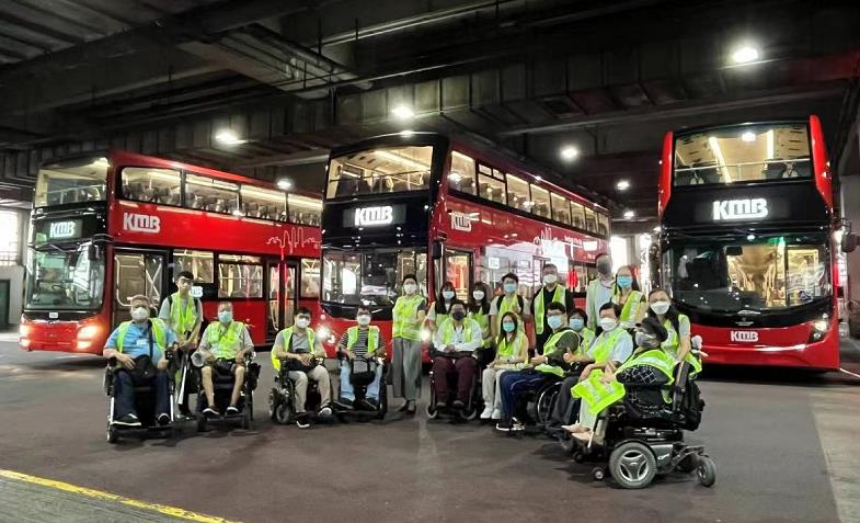 九巴完善無障礙設施 引入輪椅區活動扶手