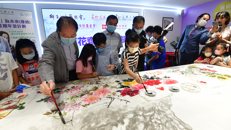 「百花齊放耀香江」獻賀禮