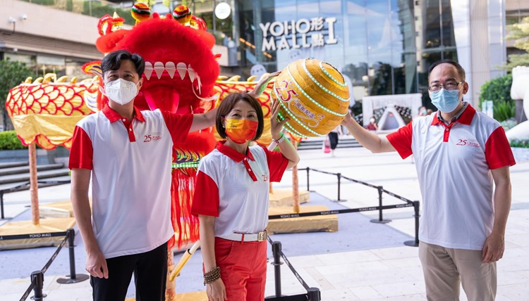 「五光十色 祥龍慶回歸」祥龍打卡點亮燈揭幕 市民拍照留念氣氛高漲