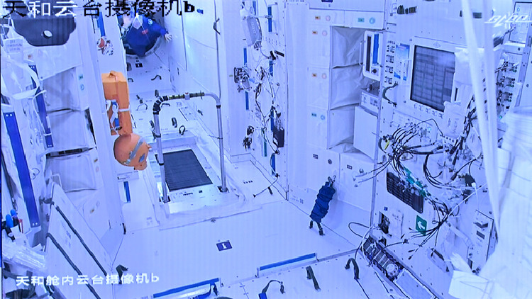 外國網友熱議中國空間站一杯水？ 航天專家釋疑