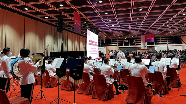 有片 | 入境處樂隊為回歸大會暖場表演