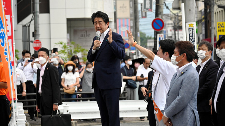日媒：安倍演講沒站選舉車  保安鬆懈導致慘劇