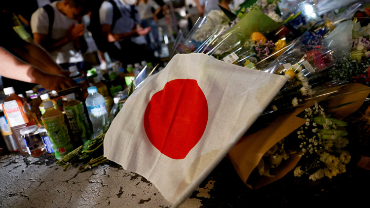 安倍94歲母親得知兒子中槍：一時愣住，下秒大哭