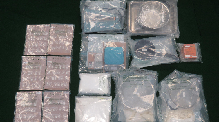 海關檢獲約190萬元懷疑可卡因及懷疑霹靂可卡因 拘2男子